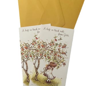 Vintage Holly Hobbie spersonalizowane kartki z imionami. Pozdrowienia amerykańskie! „Notatka z prośbą o kontakt od Gerri” 2 kartki 3 złote koperty.