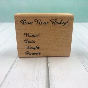 Sello de goma de capullo de rosa. Nuestro nuevo bebé. sello de bloque de madera. Poco utilizado.