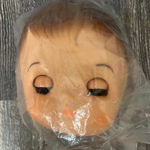 Vintage groot gezicht voor babypop. Knipperende ogen! 6 x 5 inch nieuwe oude voorraad. Verpakt zonder label.