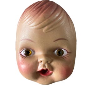 Vintage poppengezicht van 4 inch. Bruine huid, bruin haar, amberkleurige kristallen ogen. ALLEEN GEZICHT. Nieuwe oude voorraad.