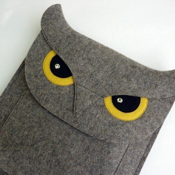 iPad sleeve - Owl in natural grey designer felt