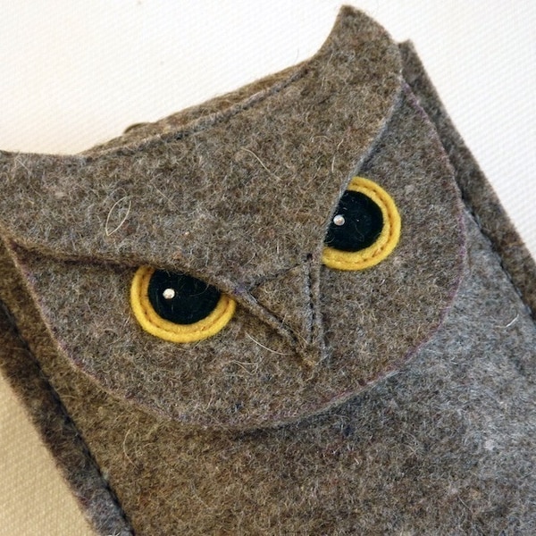 Gadget case - Owl in designer felt for iphone, ipod touch, small digital camera...