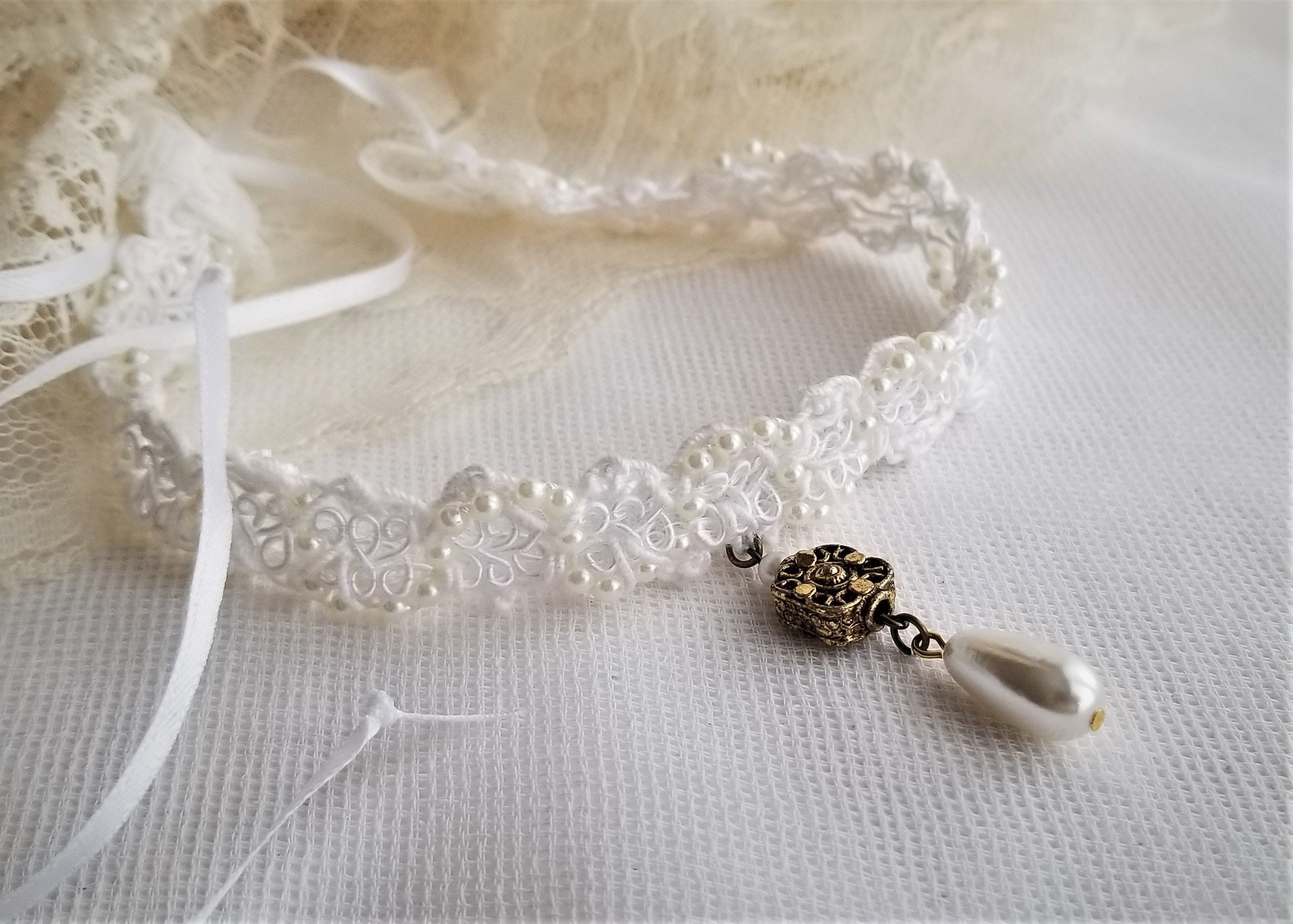 White BoHo Chic Crocheted Choker Bridal Necklace With Vintage | Etsy