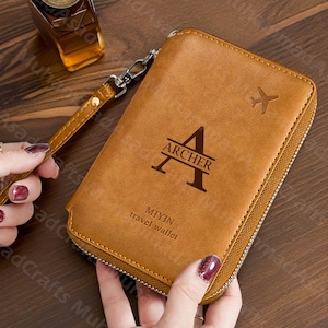 Personalisierter Lederpasshülle, Passhülle, Pu-Reisebrieftasche, personalisierter Passhülle, Flitterwochen Geschenk, Familienreisegeschenk