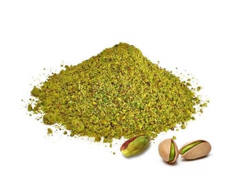 Pistaches concassées biologiques parsemées de pistaches et de pistaches