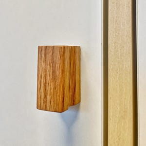 Bouton de meuble / poignée de meuble de forme creuse en bois de chêne – moderne, fait main et durable – pour portes, tiroirs et meubles