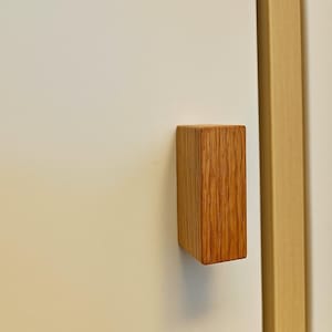 Möbelknopf / Möbelgriff Trapezform aus Eichenholz – modern, handgefertigt & nachhaltig – trapezförmig für Türen, Schubladen + Möbel