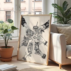 Può includere: Una stampa artistica incorniciata con un'illustrazione in bianco e nero di mani che tengono vari bicchieri da cocktail. L'opera raffigura diverse mani che alzano bicchieri con cannucce e guarnizioni, suggerendo un tema celebrativo. La cornice è color legno chiaro.