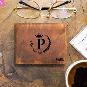 Cartera de cuero personalizada para hombre, billetera con monograma personalizado, billetera delgada con grabado, billetera triple alta, regalo hecho a mano para él.