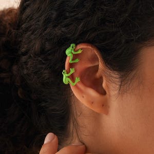 Silber Grün Frosch Ohr Manschette - Frosch Phase Geschenk -Süßer Frosch Ohr Kletterer -Frosch Helix Wickelohrring -Süße Ohr Manschette - Frosch Ohr Schmuck -Spaß Ohrringe