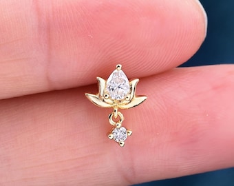 Pendiente de cartílago de loto con moissanita en oro de 14 quilates: pendiente roscado con flor de diamante en plata de ley.