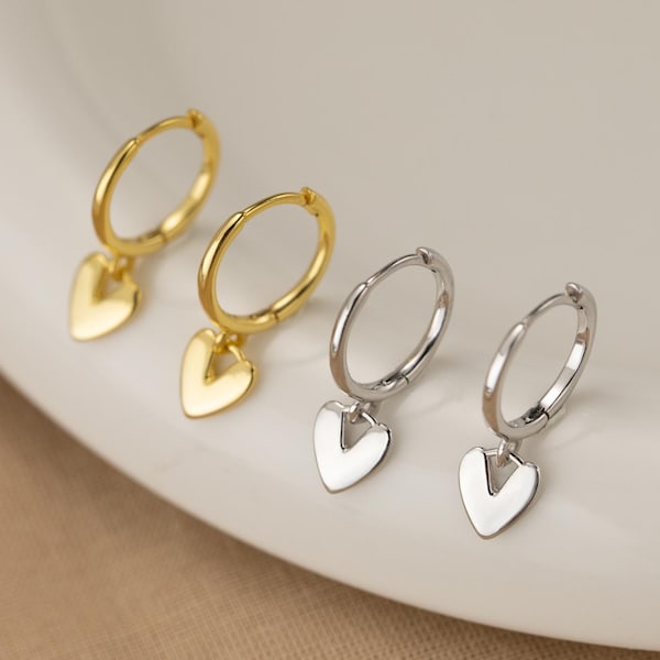 Aros colgantes de corazón en plata de ley: delicados piercings para cartílago en oro de 14 quilates.