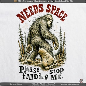 Pode incluir: Ilustração de Bigfoot com o texto "NEEDS SPACE" acima e "Please stop finding ME" abaixo. A imagem apresenta um desenho detalhado da criatura caminhando por um cenário de floresta, com árvores e pássaros.