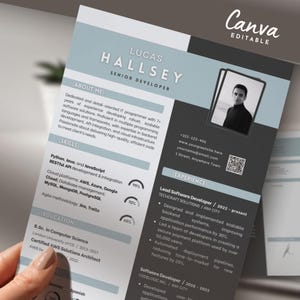 以下が含まれることがあります： 写真付きのプロフェッショナルな履歴書テンプレートで、Lucas Hallsey、Senior Developerの名前が表示されています。 履歴書には、スキル、経験、学歴のセクションが含まれており、グレーとブルーの色合いのモダンなデザインです。