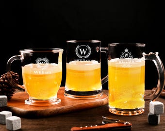 ハンドル付きカスタムビールマグ、パーソナライズ彫刻ビールマグ、レーザーエッチングビールジョッキ、花婿の付添人へのギフト、夫のお父さんへのギフト、名前入りマグ、家族へのギフト