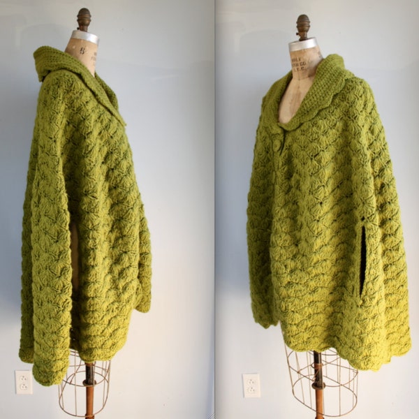 vintage 1960s medium crochet cape. Sweet green. Mod boho / the WHEATGRASS cloak