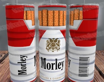 Könnte beinhalten: Ein rot-weißer Edelstahlbecher mit einem Design, das einem Zigarettenpaket ähnelt. Der Becher hat ein schwarzes und goldenes Logo mit der Aufschrift "Morley" und "Class A Cigarettes". Der Becher hat auch einen Barcode mit der Aufschrift "40181700982".