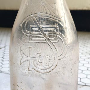 vtg New York Sheffield Farm Slawson Decker quart milk bottle 1910s embossed