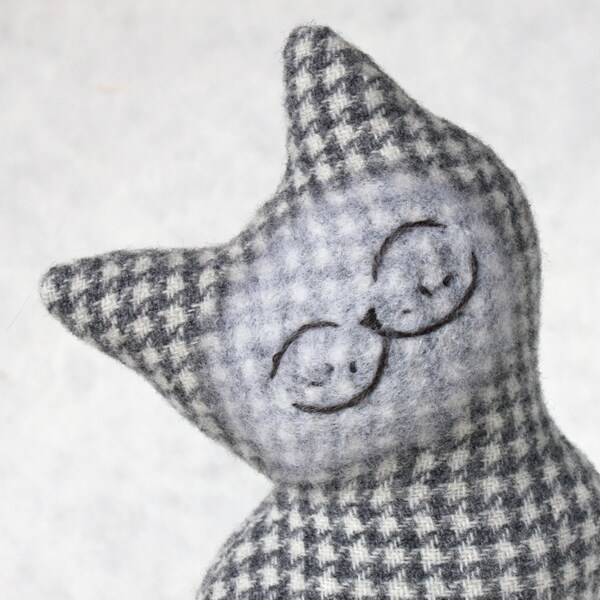 Cat Plush Folk Wool - Occasional Cat