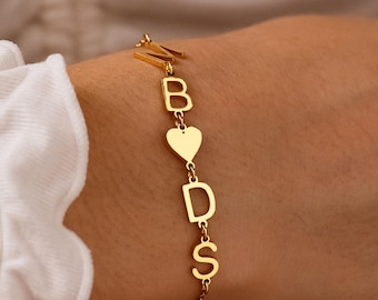 Custom Letter Bracelet, Initial Name Bracelet, Dainty Initial Bracelet, Letter Charm , Family Initial Bracelet, Bridesmaid Gift, Moms Gift
