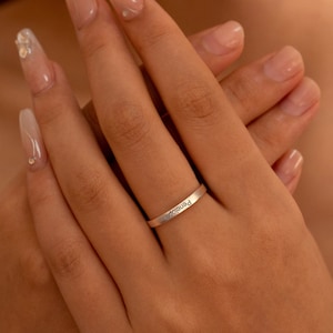 Bague personnalisée, bague gravée personnalisée, bague, bague en argent, nom gravé, bague de couple, bague à superposer, cadeau pour elle, cadeau meilleure amie