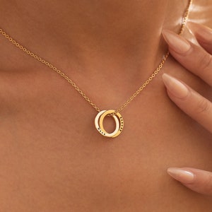 Personalized Family Name Necklace, Russian Ring Interlocking Circle Necklace, Classic Interlocking Rings, Mom Necklace, Kids Name Necklace