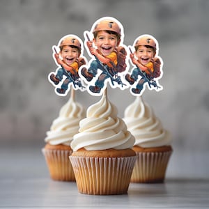 Topper per cupcake a forma di scalatore, volto personalizzato su un bastoncino, decorazioni per feste di arrampicata per bambini, divertenti adesivi fai da te per feste, download istantaneo