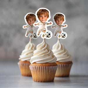Personalisierte Fußball Cupcake Topper Benutzerdefinierte Fußball-Geburtstags-Party Dekor Fußballfan Kuchendekoration Kinder Sport Thema benutzerdefinierte Jersey PNG