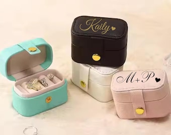Mini Ring Holder Travel Jewelry Box Leather Ring Holder Custom Gift Travel Jewelry Case Keychain Ring Holder Bridesmaid Gift Wedding Gift