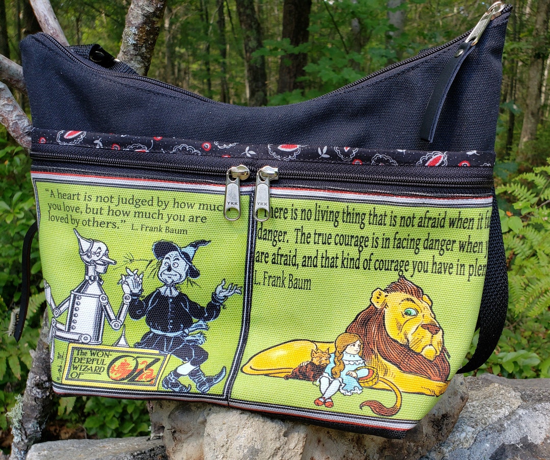 Vintage Wizard of Oz Themed Medium Sized Purse With 8 Exterior
