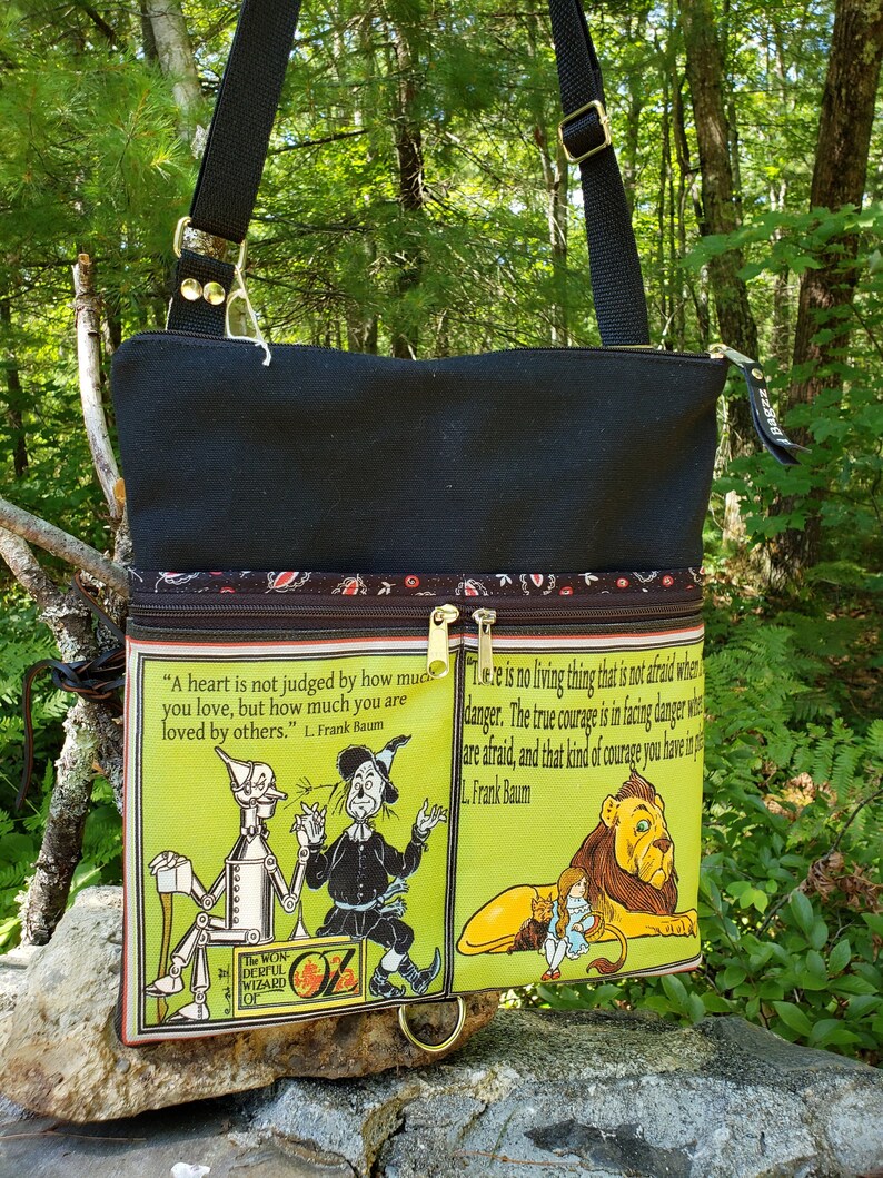 Vintage Wizard of OZ Tablet Bag that Converts to a Backpack. 8 Exterior Pockets. 4 Zipped. 4 Open. Free Shipping image 1