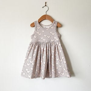 Heart dress // girls outfit // organic baby clothes / todler girls clothing / girls dress / organic kids / organic baby dress / baby clothes