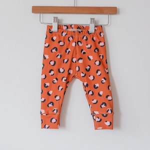 leopard print baby leggings // organic baby pants // baby clothes // baby gift // toddler leggings // baby clothes // baby girl clothes