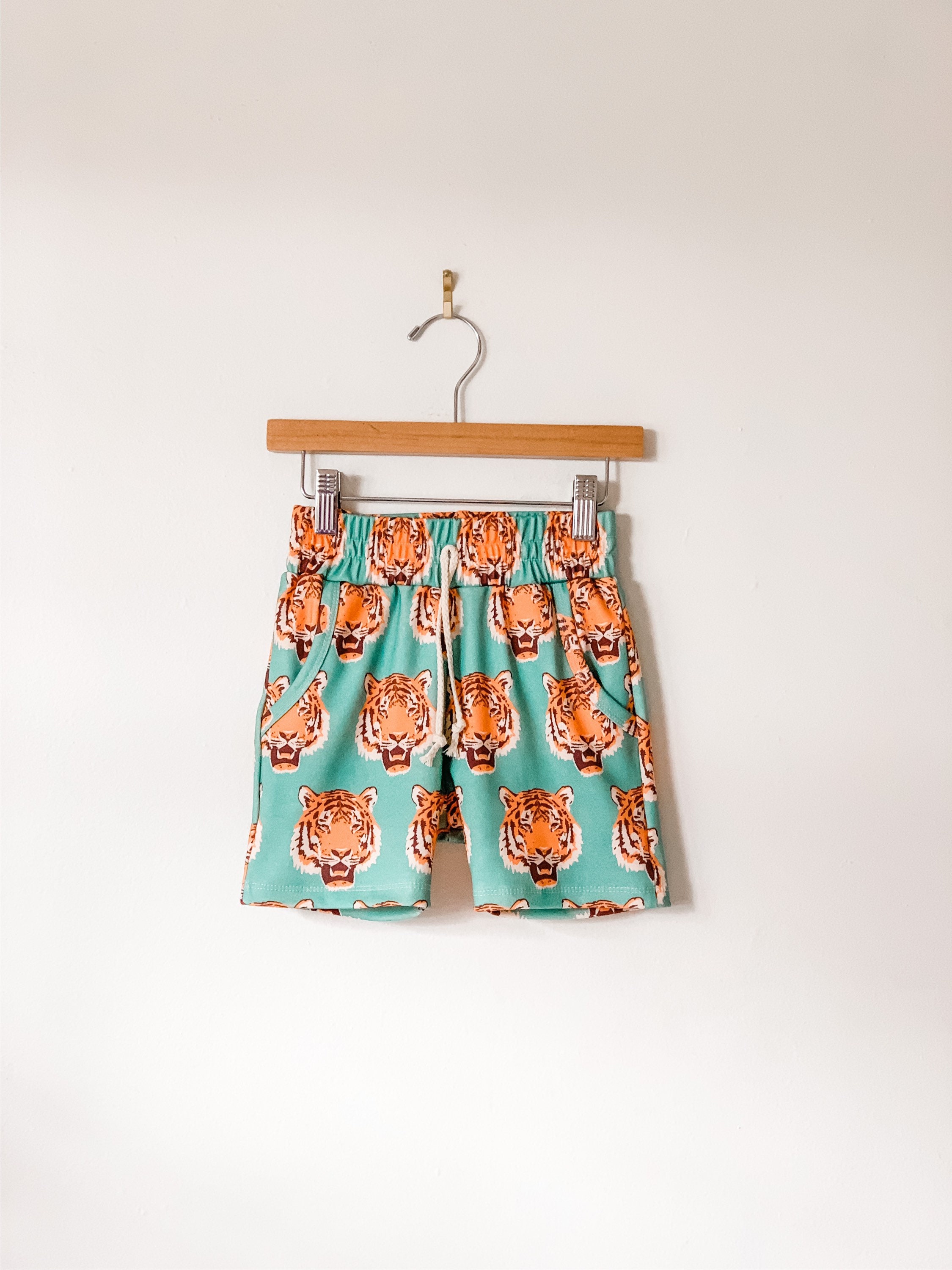 ショートパンツ THEAIRTOWN tiger shorts 5BJH1472 Tokyo-Tiger Retro Tiger Japanese Unisex Shorts Sale – tokyo