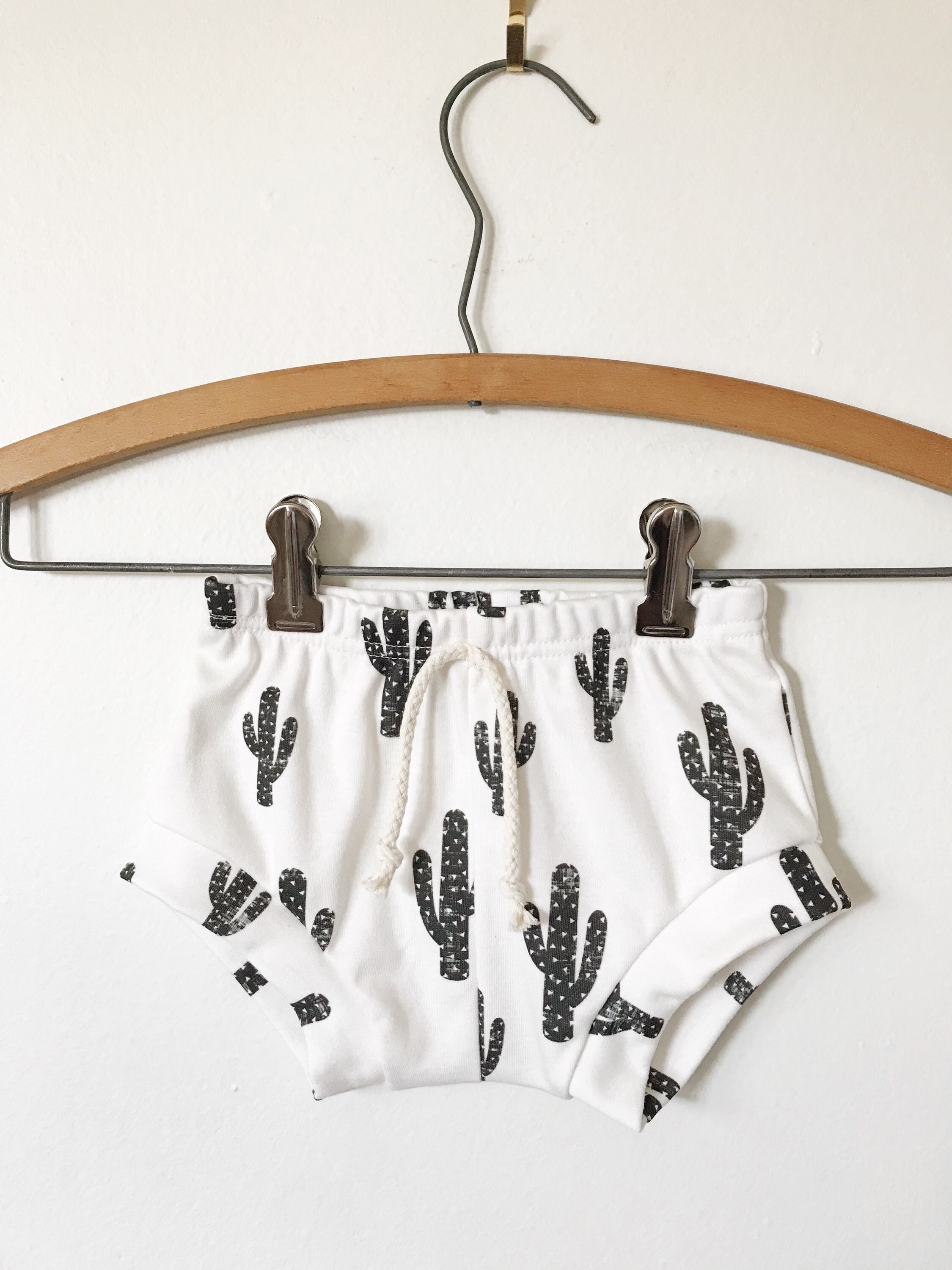 【babylclub】Kira baby shorts Ribbed Toddler Biker Shorts in Oat | Kyte Baby