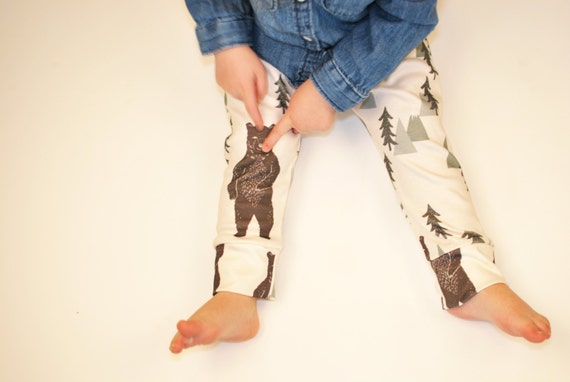 オーガニックベビーレギンス：キャンピングベアプリント、男の子用 