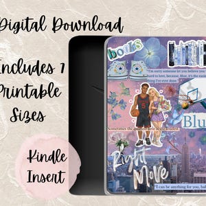 K&ouml;nnte beinhalten: Digitaler Download f&uuml;r einen Kindle-Einsatz mit einem Collage-Design. Das Design enth&auml;lt den Text "Digital Download", "Includes 1 Printable Sizes" und "Kindle Insert". Die Collage zeigt Illustrationen, Text und ein Basketball-Thema.