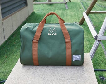 Broderad personlig golfväska med korsad klubba, Personlig weekendväska, Broderad resväska med namn, Broderad marsvinsväska