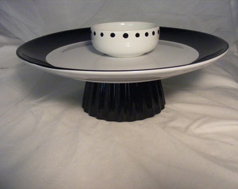 black and white appetizer stand with removable dip bowl to use with appetizers or cupcakes