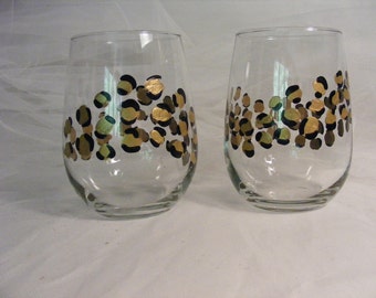 Painted stemless leopard wine glasses - perfect for a birthday gift or bridesmaids