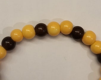Solroshonungsbi-armband i gult och mörkbrunt runt glaspärlarmband