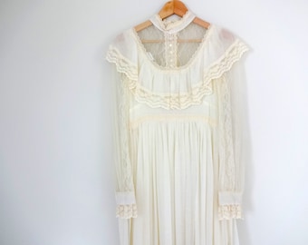 Suknia Vintage GUNNE SAX • Ubrania z lat 70. • Suknia Jessiki McClintock Kość słoniowa Kremowa Biała Ślubna Wiktoriańska Pionierska Mała Średnia 2 4 6