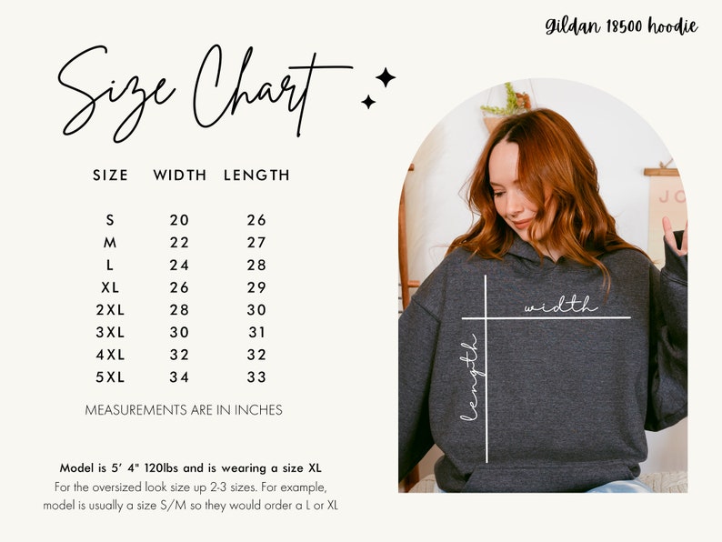 Puede incluir: Tabla de tallas para una sudadera con capucha Gildan 18500, que muestra las medidas de ancho y largo en pulgadas para las tallas S a 5XL. La tabla muestra que una sudadera con capucha talla XL mide 26 pulgadas de ancho y 29 pulgadas de largo. La modelo lleva una sudadera con capucha talla XL.