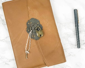 Locking leather journal, journal that locks, refillable leather journal lock and key, leather journal for girls, teen girl journal, lock key