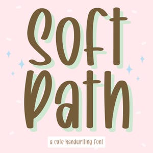 Puede incluir: Una fuente manuscrita marrón llamada "Soft Path" con una descripción de fuente de escritura linda debajo. El fondo es rosa con lunares blancos y azules.