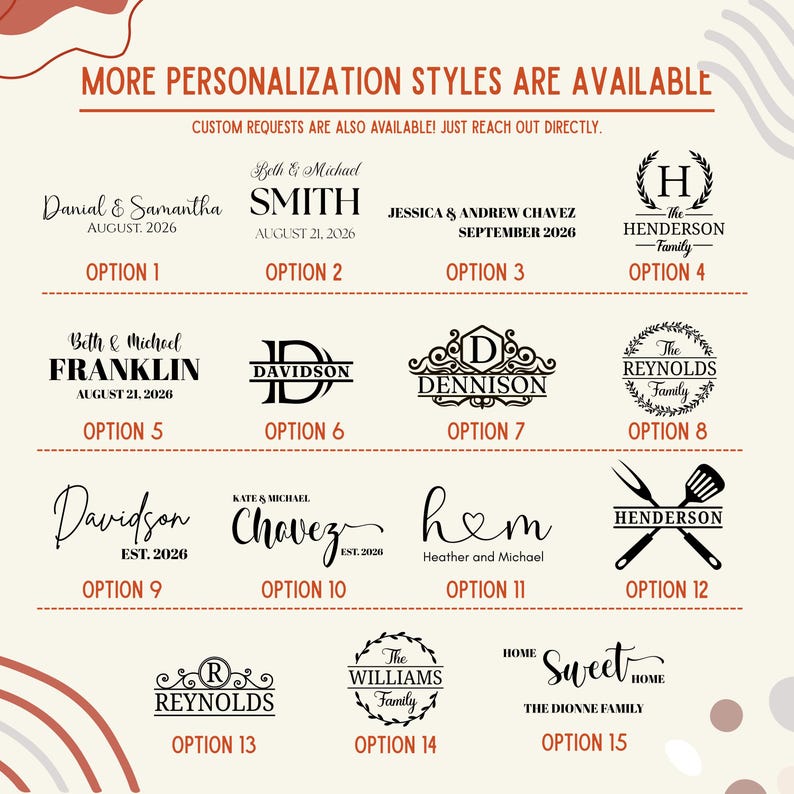 Puede incluir: Gr&aacute;fico que muestra varios estilos de personalizaci&oacute;n, incluyendo nombres de familias y fechas. Las opciones incluyen fuentes estilizadas y elementos decorativos como coronas y monogramas. El texto dice "MORE PERSONALIZATION STYLES ARE AVAILABLE".