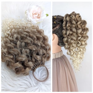 Light Blonde Curly Ponytail Extension – Short Synthetic Hair on Elastic Band, Blonde Ombre Curly Bun, Curly Hairpiece Festival Wig Extension