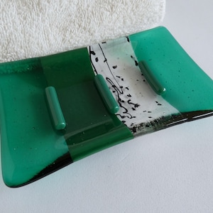 Porte-savon en verre fusionné vert émeraude et jade par BPRDesigns