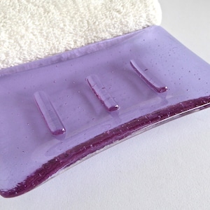 Porte-savon en verre fusionné lavande par BPRDesigns