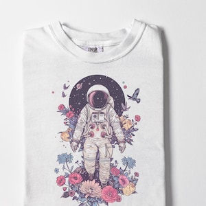 Comfort Colors BOHO Astronaut T-Shirt, Vintage Space TShirt, Space Lover, Floral Tshirt, Flower Shirt, Space Themed Shirt, Astronaut Tshirts